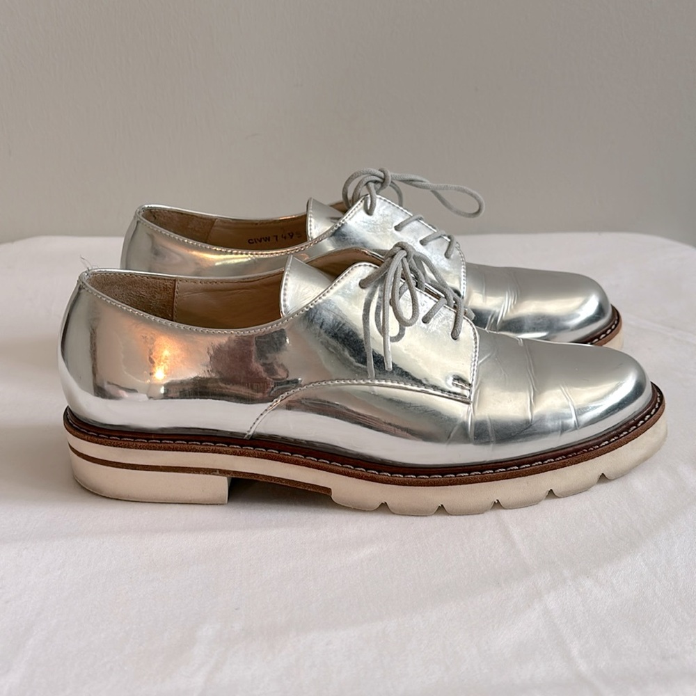 Stuart Weitzman silver lace up oxford loafers with small lug sole